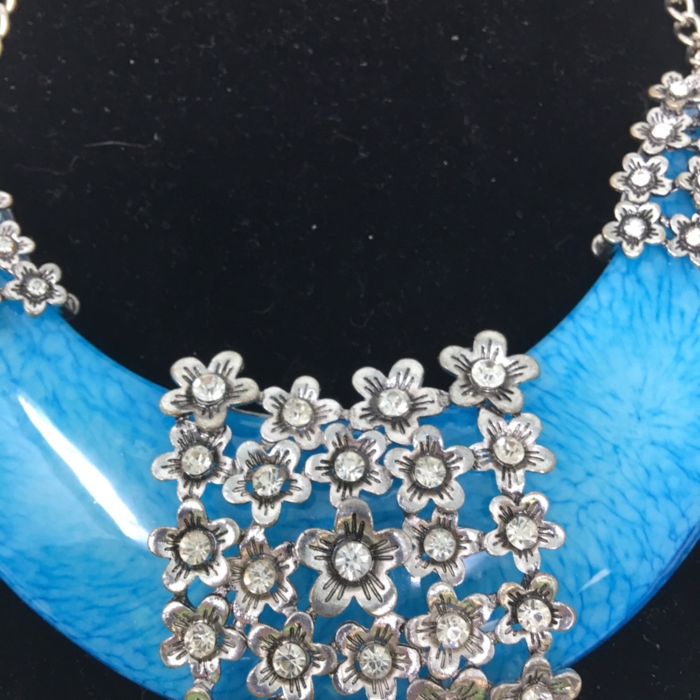 Statement Necklace - Picture 2 of 4